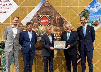 الاتحاد الدولي للسيارات يحصل على جائزة السياحة التابعة للأمم المتحدة لتطوير السياحة الرياضية في الجمعية العامة الـ26 في الرياض